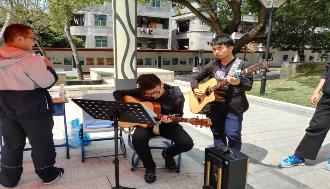 助兴表演