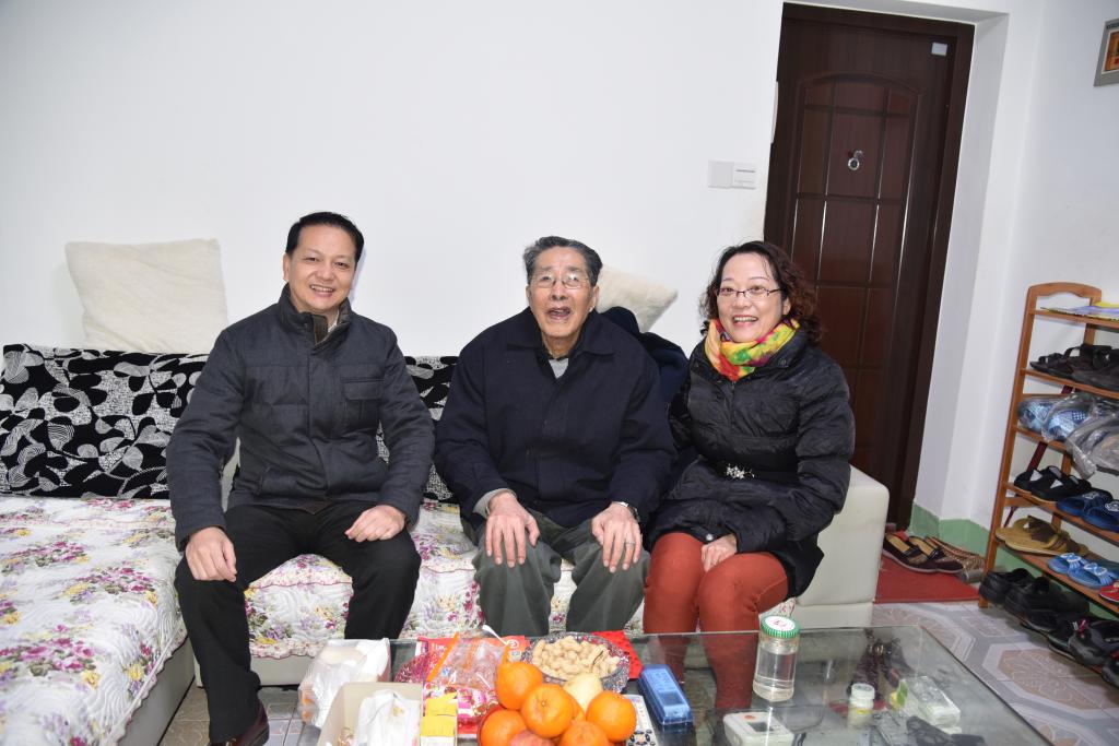 陈兴炎校长走访原副校长杨炳明