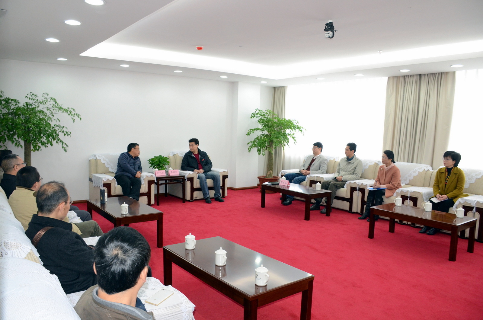 马国防会见四川电大客人一行