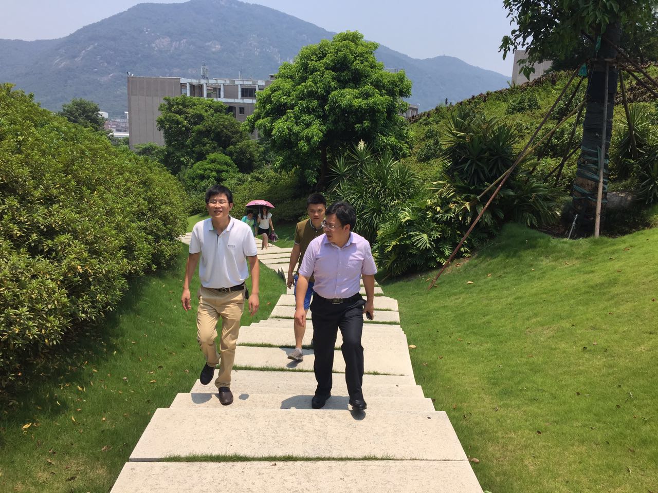 参观泉州信息工程学院