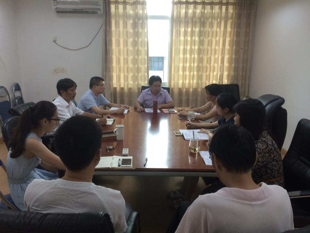 继续教育学院党支部书记讲党课现场