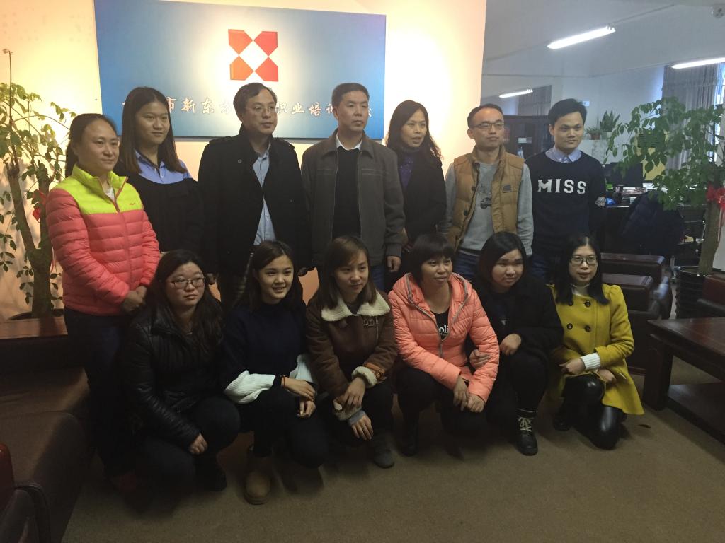 学院领导和福州新东方招生点工作人员合影