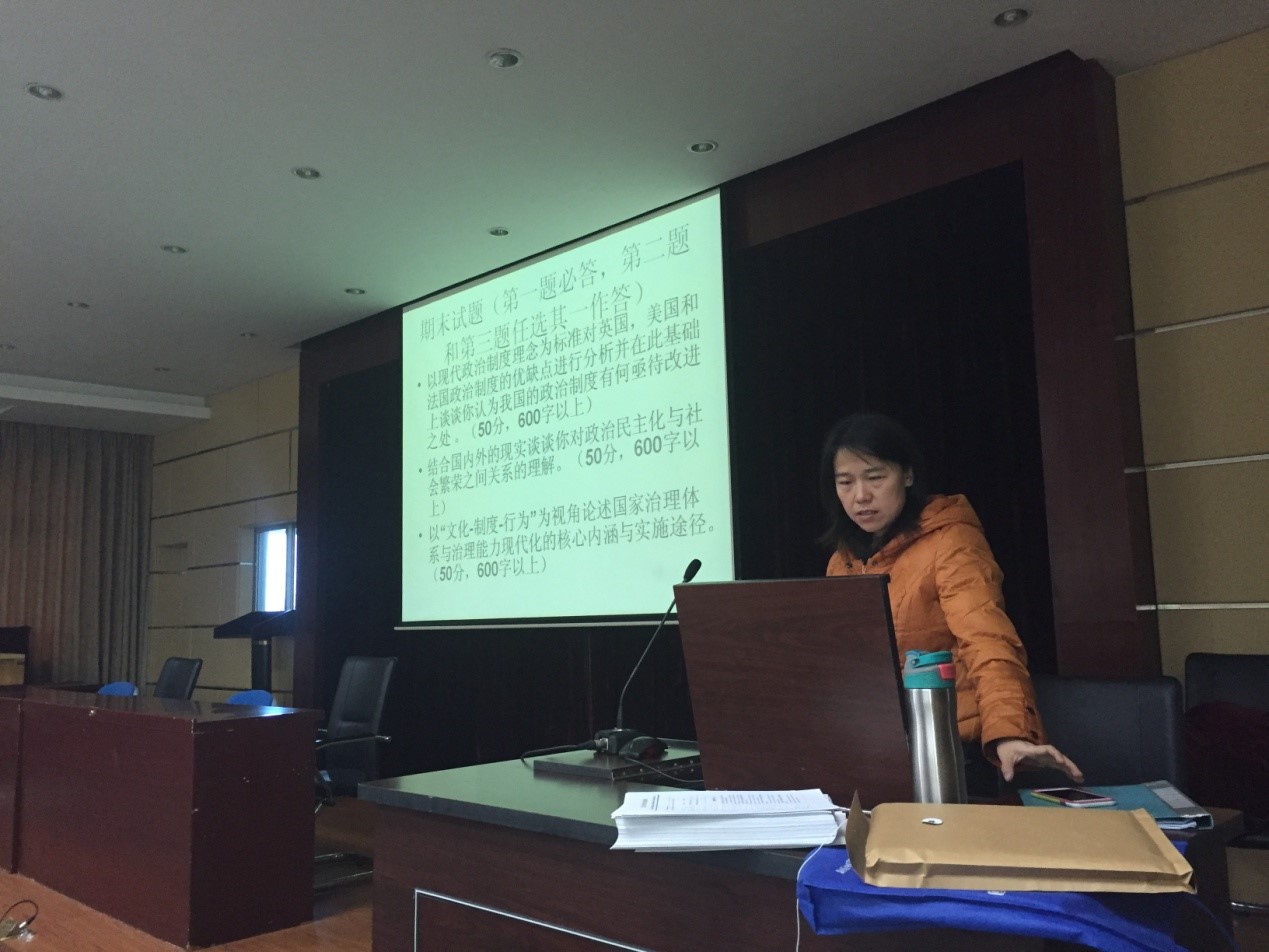 李艳霞教授授课中