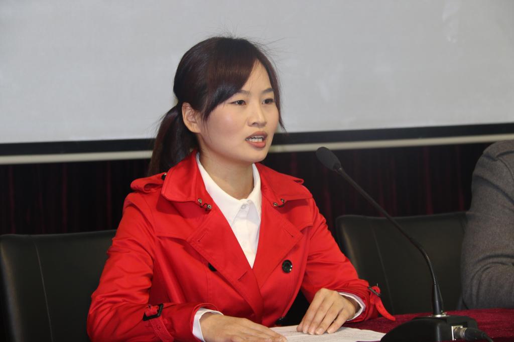 老生代表14级茶叶评审与营销专业学生苏红玉发言