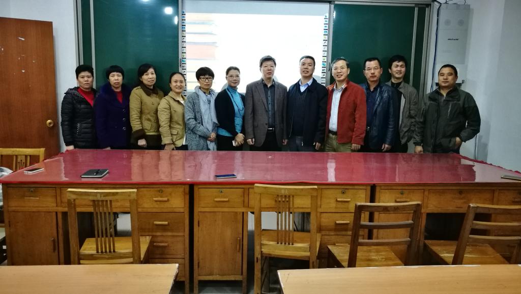 与武夷山电大工作站党支部合影